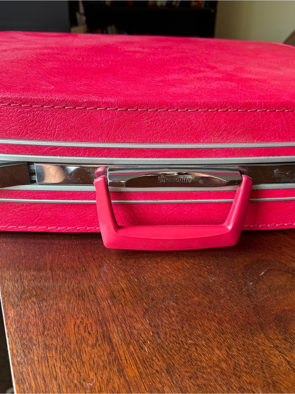 Samsonite Hot Pink Structured Cosmetic Case - Picture 2 of 11
